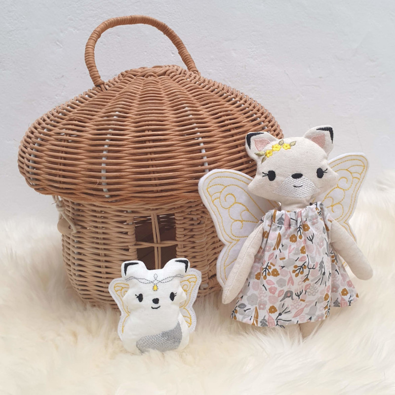 Poupée Renarde Rosie fleurs moutarde Poupée Renarde Rosie fleurs moutarde