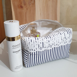 Trousse de toilette rayures bleu marine et dentelle