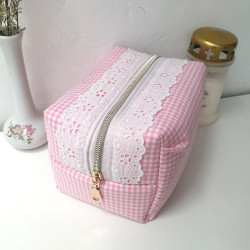 Trousse vichy rose et dentelle taille M