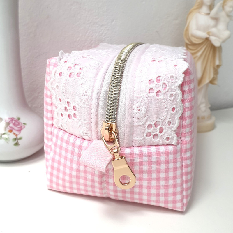 Trousse vichy rose et dentelle taille S