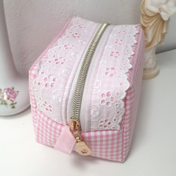 Trousse vichy rose et dentelle taille S