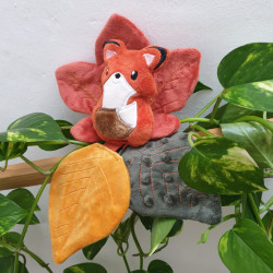 Doudou renard roux et feuilles