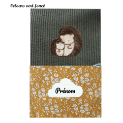 Protège carnet de santé câlin de hérisson