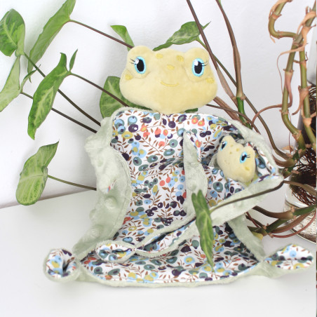 Doudou maman grenouille et son bébé fait main en Provence