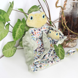 Doudou maman grenouille et son bébé fait main en Provence