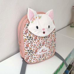 Sac à dos maternelle chat blanc aux fleurs roses brodées en Provence