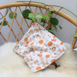 Doudou plat renard roux brodé de feuilles d'arbre fabriqué en Provence