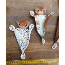 Minie loutre doudou bébé