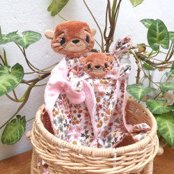 Minie loutre doudou bébé