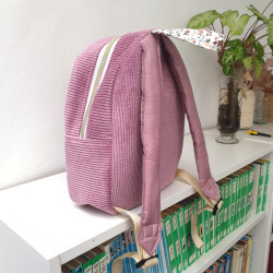 Sac à dos loutre et son bébé crèche et maternelle personnalisable prénom brodé fabriqué en Provence
