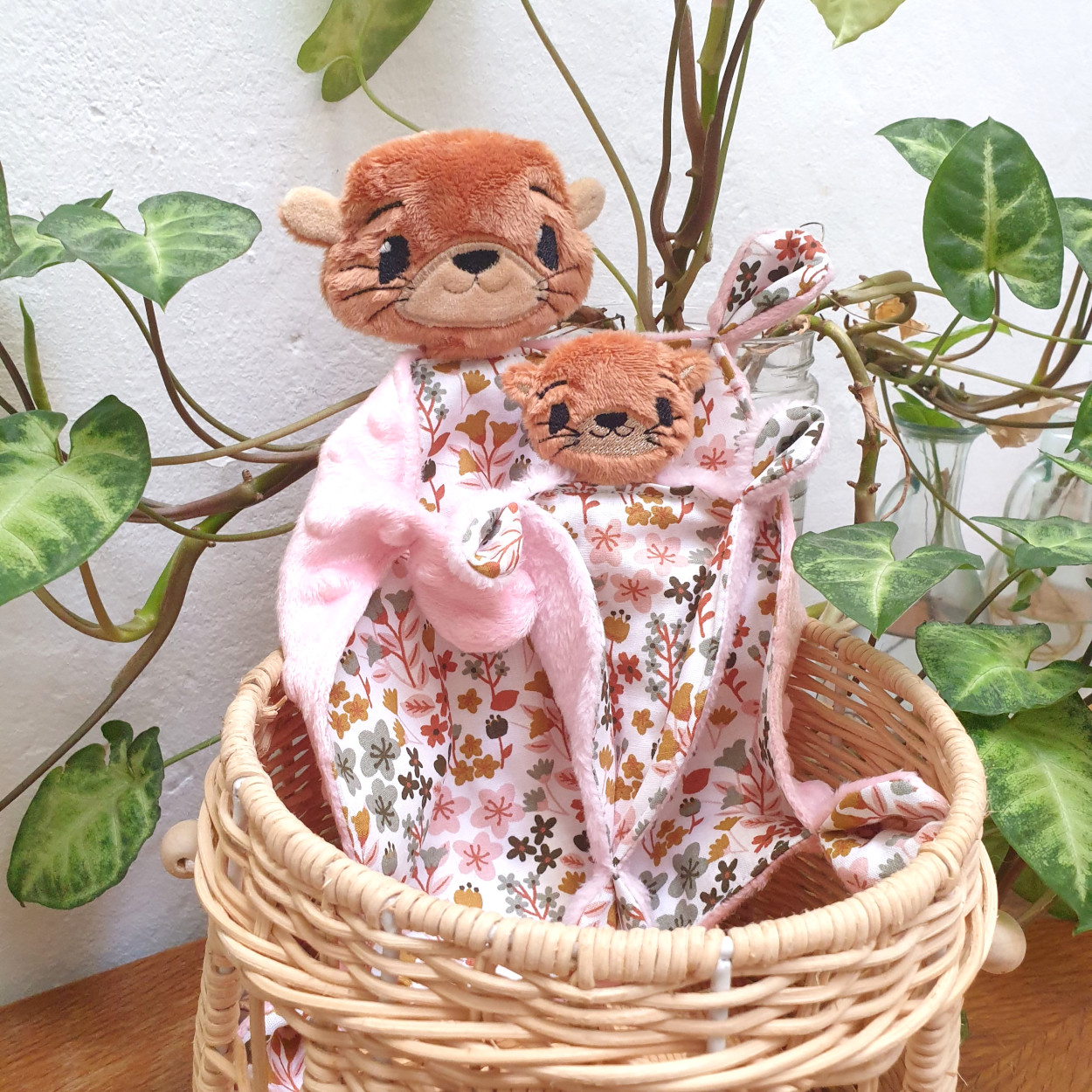 Duo de doudous loutres