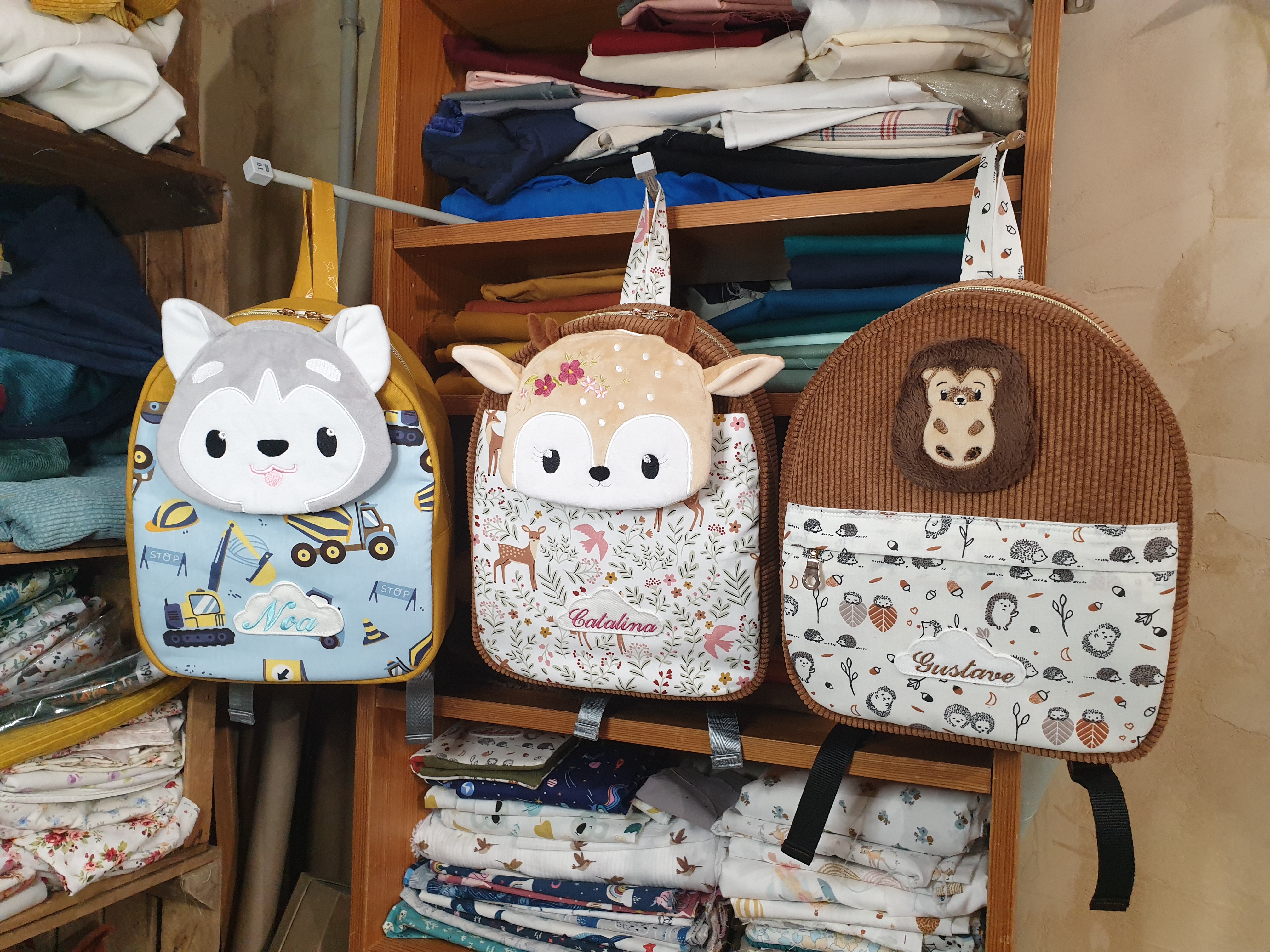 Sacs à dos husky, biche, et hérisson