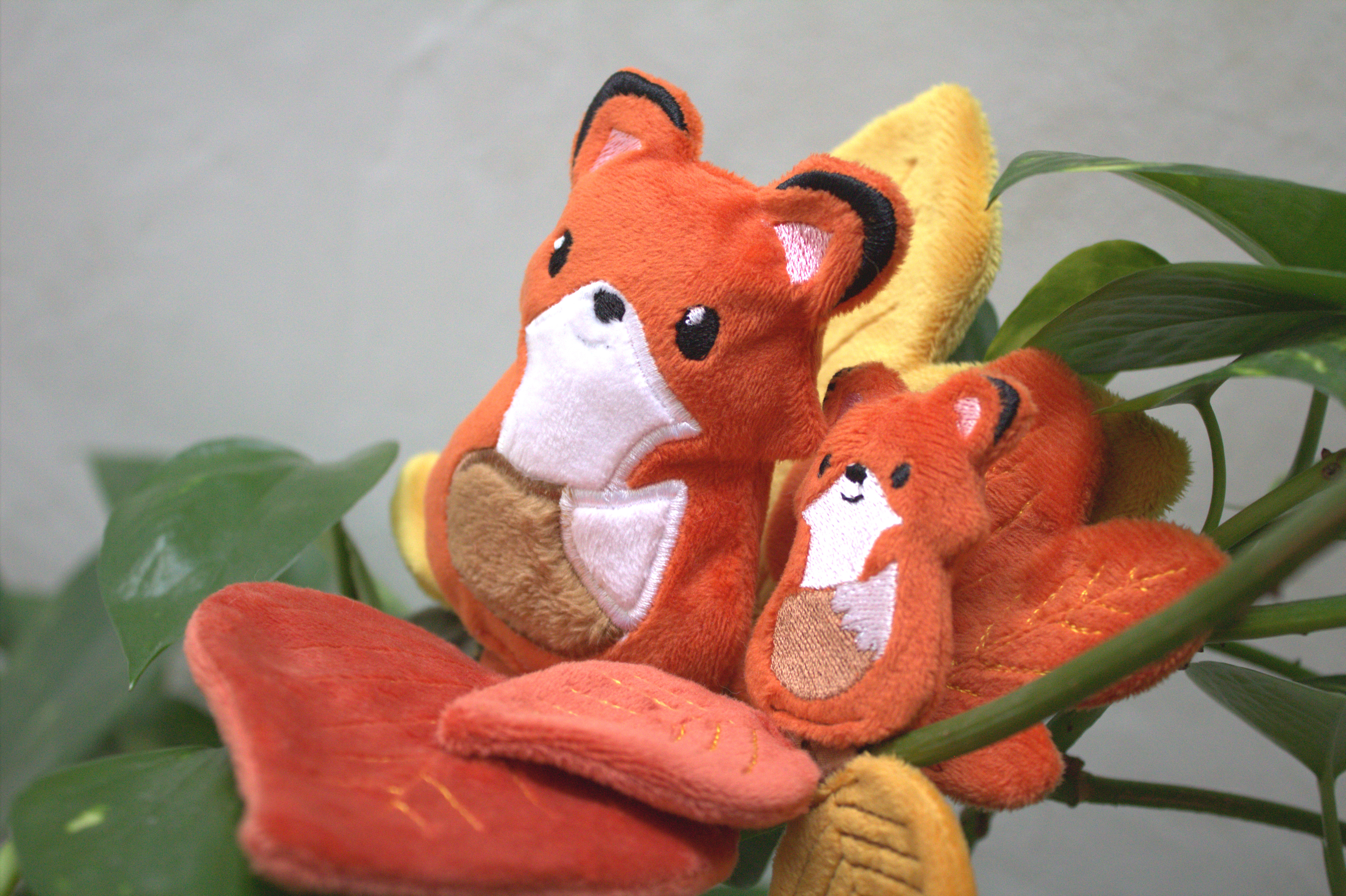 Duo de doudous renards roux feuilles