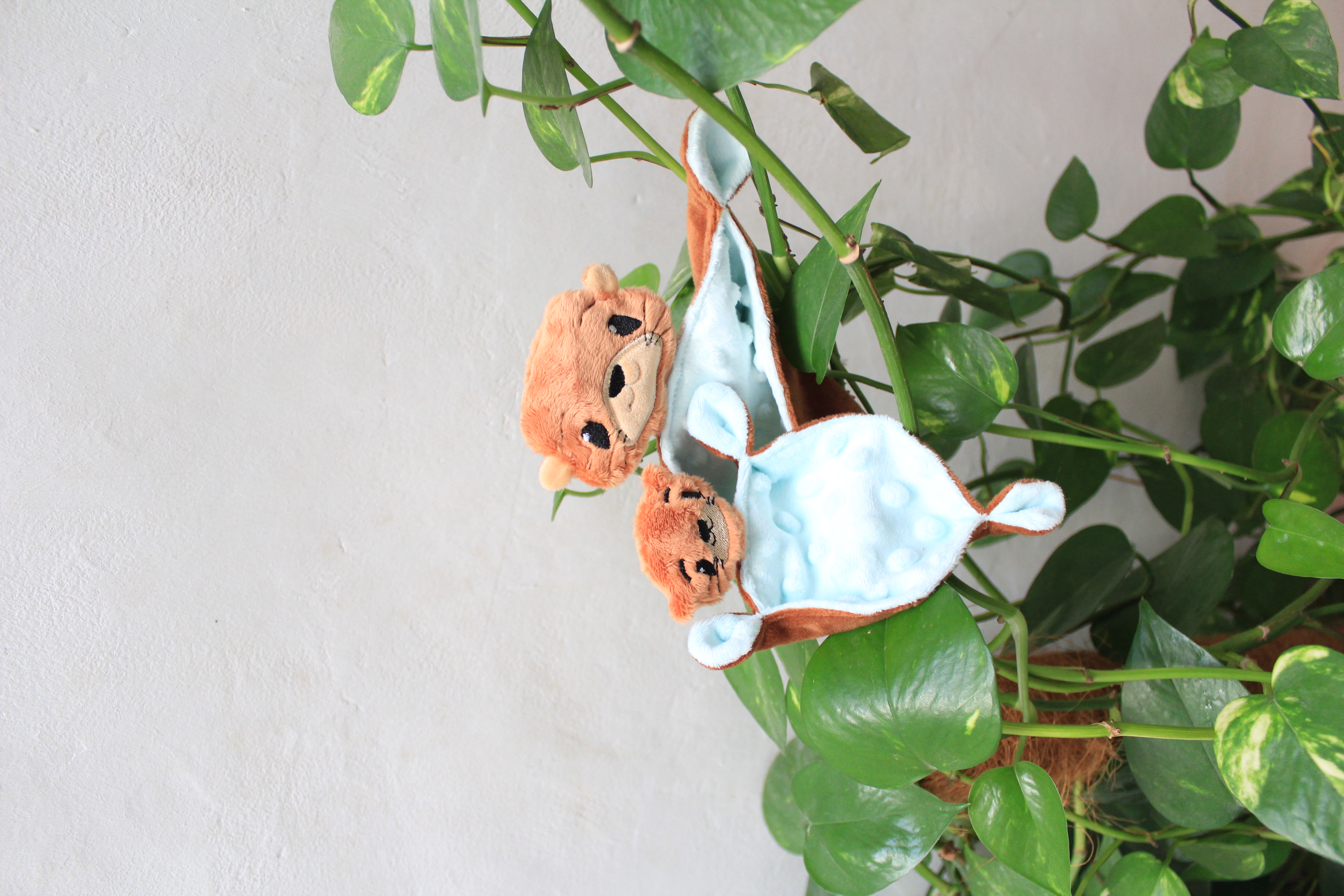 Doudous loutres en duo