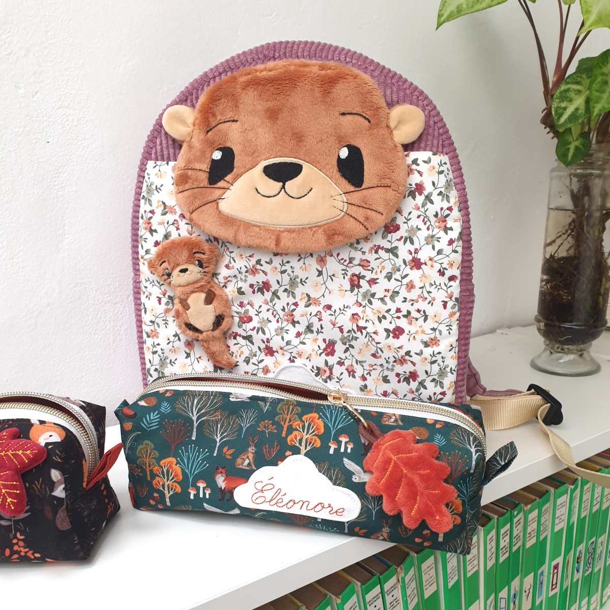 Sac à dos loutre et son bébé avec trousse d'écolier
